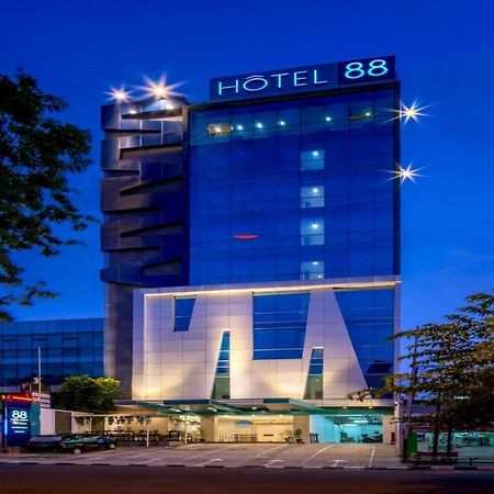 Hotel 88 Grogol By Wh Jakarta Buitenkant foto