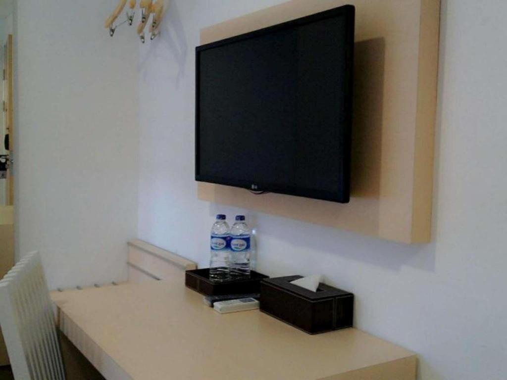 Hotel 88 Grogol By Wh Jakarta Buitenkant foto