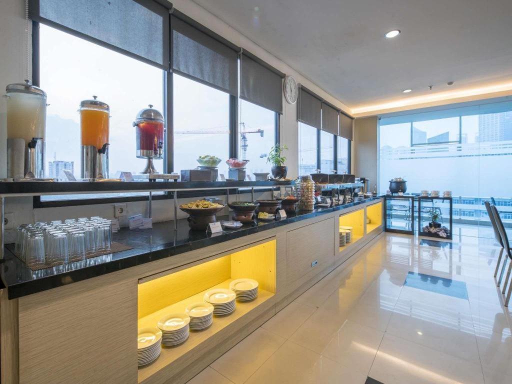 Hotel 88 Grogol By Wh Jakarta Buitenkant foto