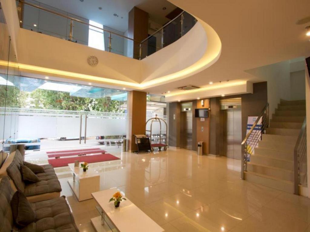 Hotel 88 Grogol By Wh Jakarta Buitenkant foto