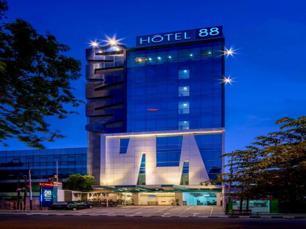 Hotel 88 Grogol By Wh Jakarta Buitenkant foto