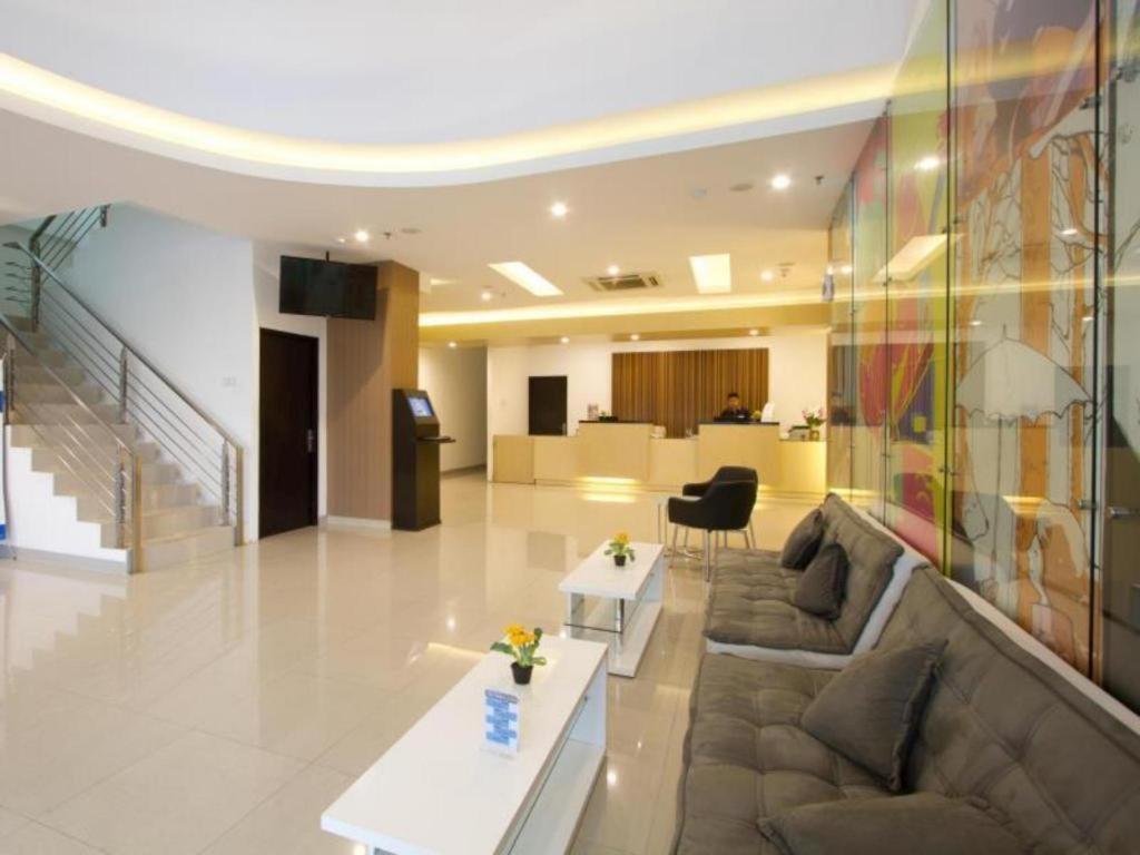 Hotel 88 Grogol By Wh Jakarta Buitenkant foto
